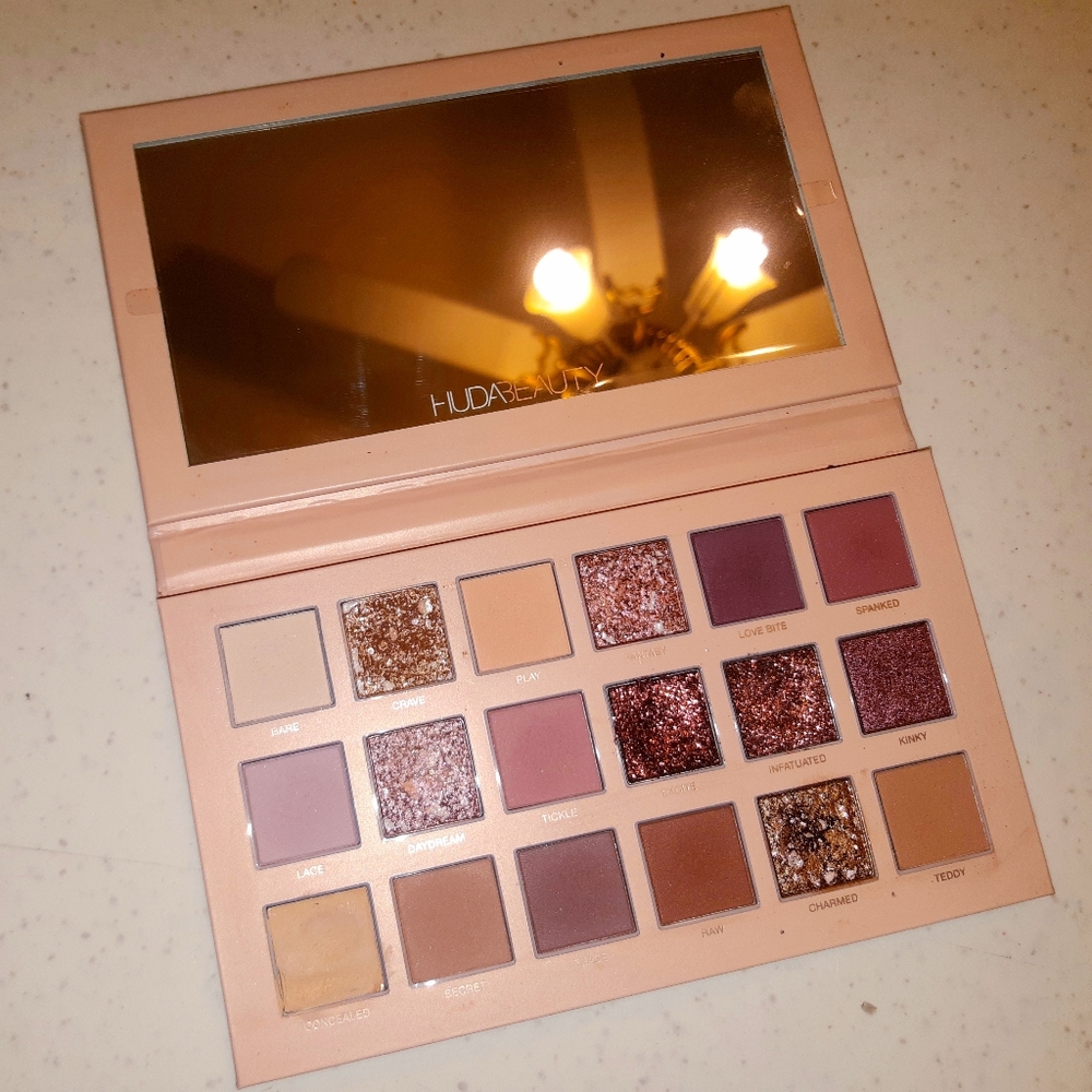HUDA NEW NUDE EYESHADOW PALETTE